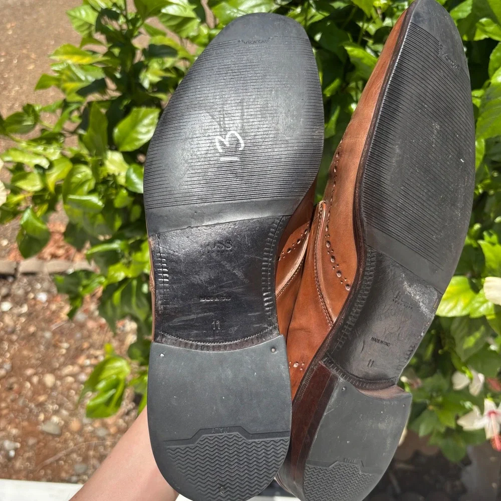 Hugo boss made in Italy brown wingtip derby dress shoes size 11 lace up men's